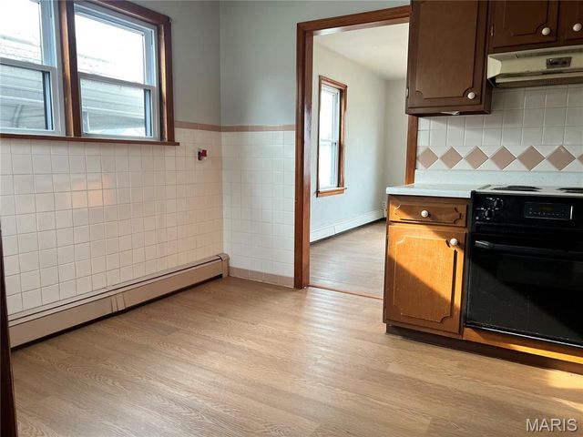 614 E Tyler Avenue, Litchfield, IL 62056