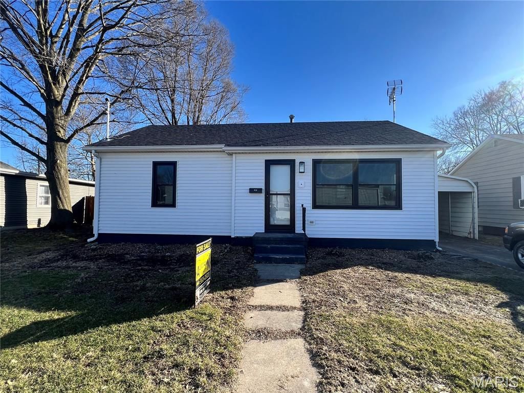 614 E Tyler Avenue, Litchfield, IL 62056