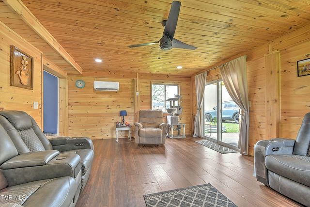 1020 Pigeon Hollow Road, Afton, TN 37616