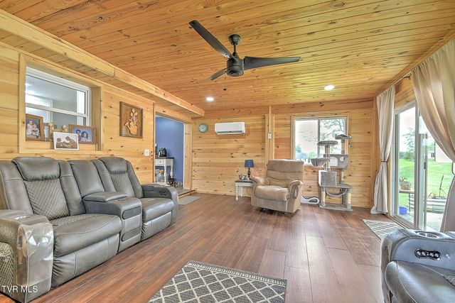 1020 Pigeon Hollow Road, Afton, TN 37616