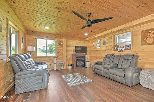 1020 Pigeon Hollow Road, Afton, TN 37616