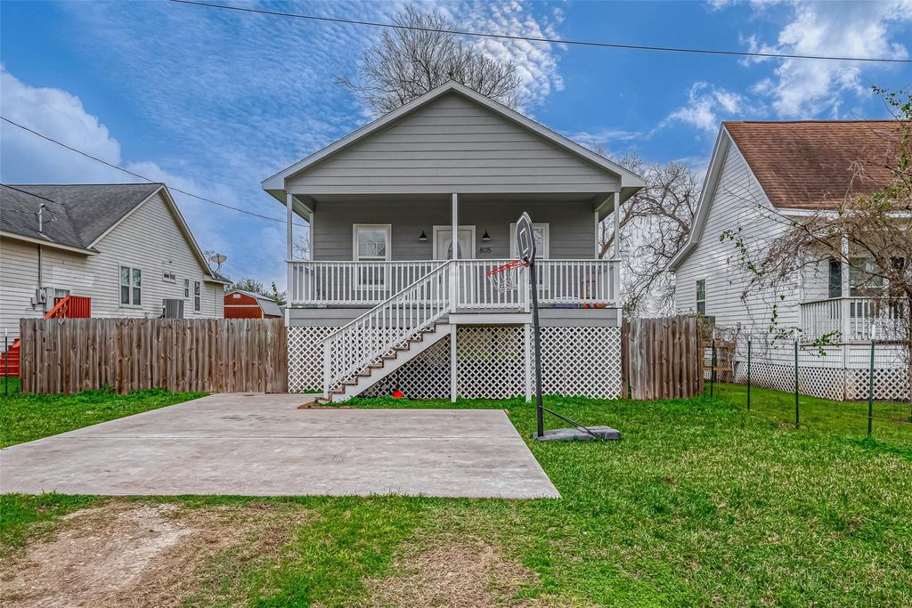 805 E Mulberry Avenue, Wharton, TX 77488