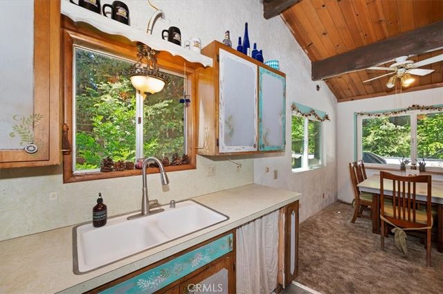 802 Knight Court, Lake Arrowhead, CA 92352
