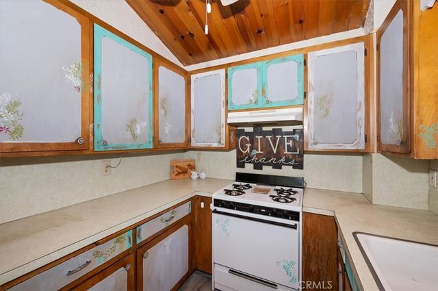802 Knight Court, Lake Arrowhead, CA 92352