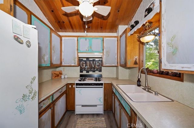 802 Knight Court, Lake Arrowhead, CA 92352