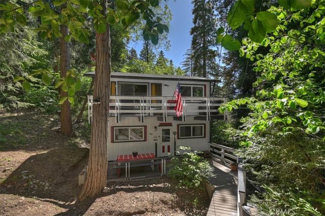 802 Knight Court, Lake Arrowhead, CA 92352