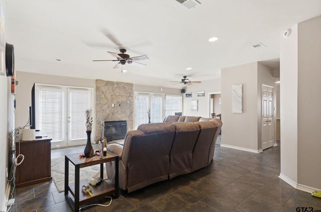 2301 McDonald Rd, Tyler, TX 75701