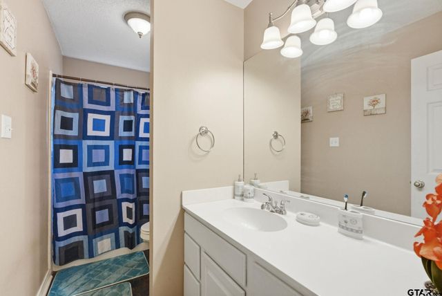 2301 McDonald Rd, Tyler, TX 75701