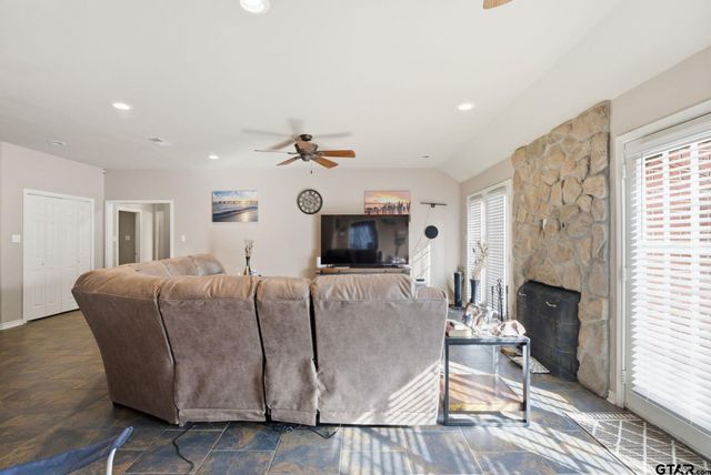 2301 McDonald Rd, Tyler, TX 75701