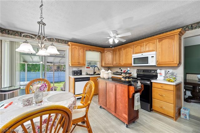 20563 Holly Circle, Strongsville, OH 44149