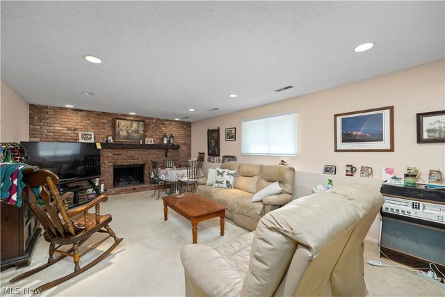 20563 Holly Circle, Strongsville, OH 44149
