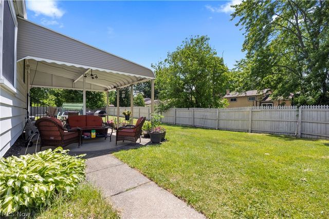 20563 Holly Circle, Strongsville, OH 44149