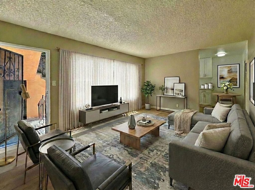 533 W 75th Street 3, Los Angeles, CA 90044