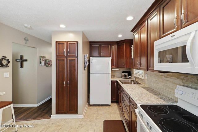 10021 Normie Ln, Louisville, KY 40229