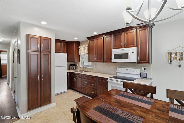 10021 Normie Ln, Louisville, KY 40229