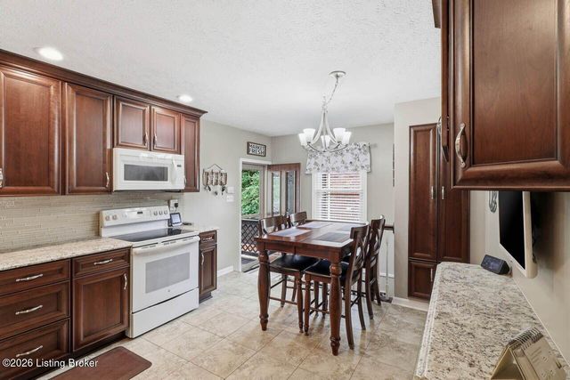 10021 Normie Ln, Louisville, KY 40229