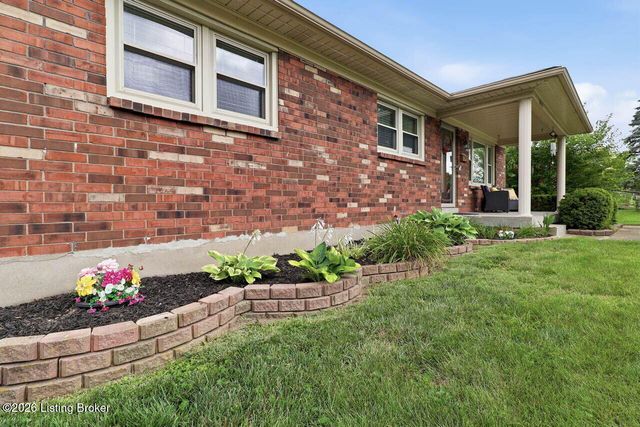 10021 Normie Ln, Louisville, KY 40229