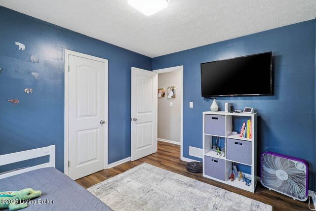 10021 Normie Ln, Louisville, KY 40229