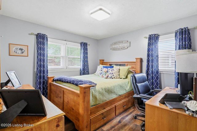 10021 Normie Ln, Louisville, KY 40229