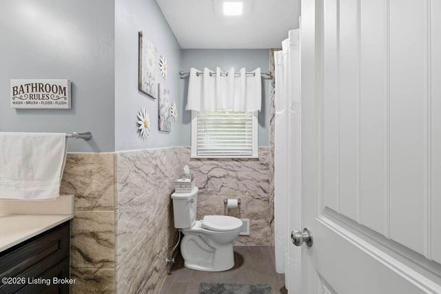 10021 Normie Ln, Louisville, KY 40229