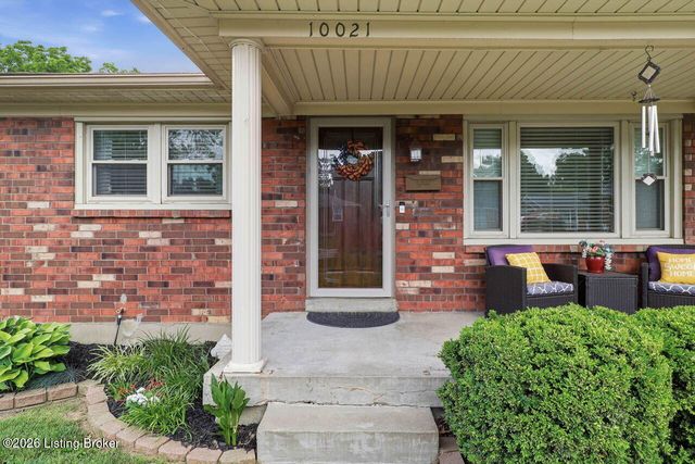 10021 Normie Ln, Louisville, KY 40229
