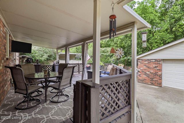10021 Normie Ln, Louisville, KY 40229