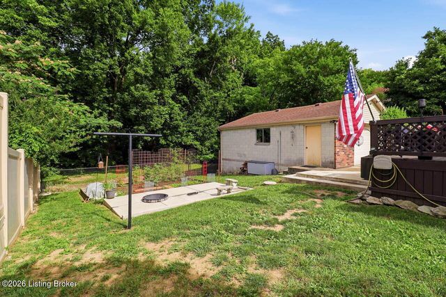 10021 Normie Ln, Louisville, KY 40229