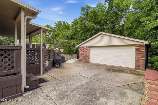 10021 Normie Ln, Louisville, KY 40229