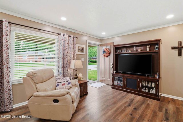 10021 Normie Ln, Louisville, KY 40229