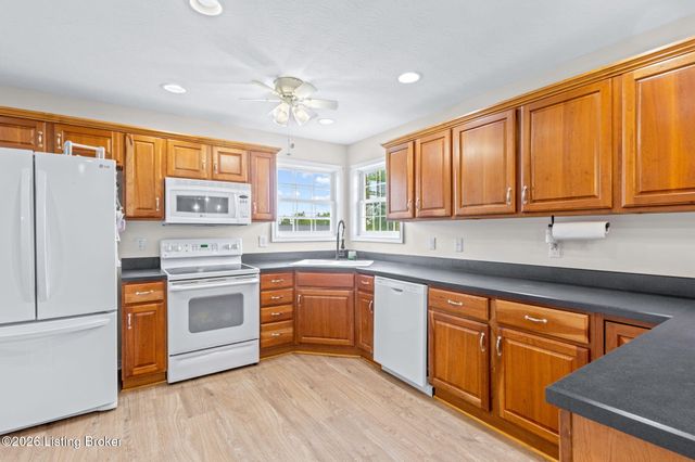 176 Mill Trace Ct, Shepherdsville, KY 40165