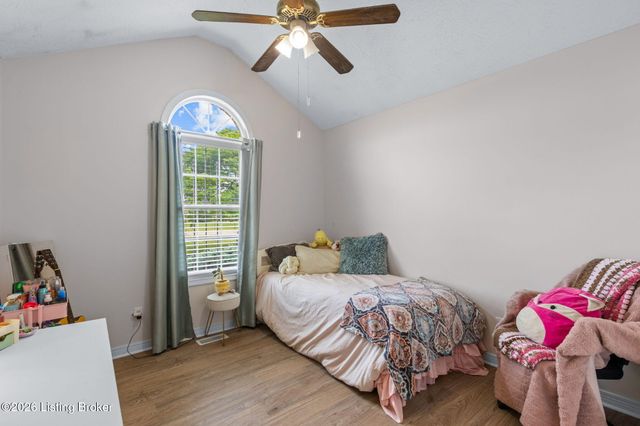 176 Mill Trace Ct, Shepherdsville, KY 40165