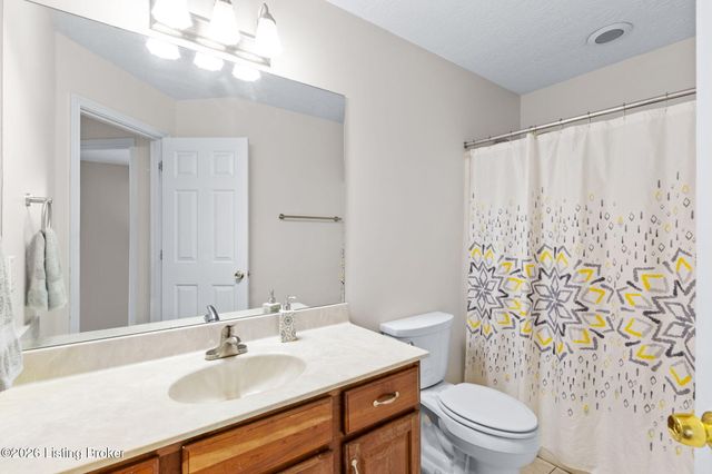 176 Mill Trace Ct, Shepherdsville, KY 40165