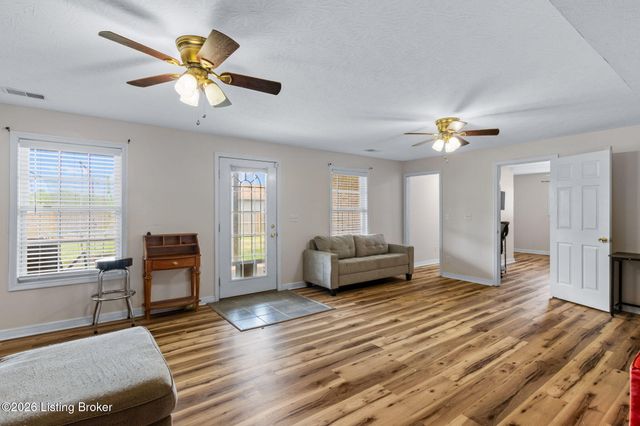 176 Mill Trace Ct, Shepherdsville, KY 40165