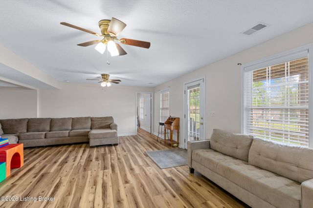 176 Mill Trace Ct, Shepherdsville, KY 40165