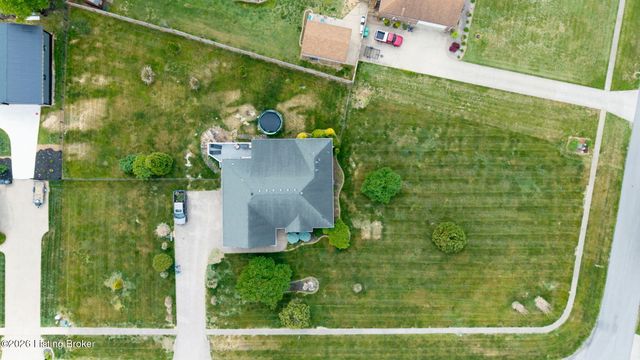176 Mill Trace Ct, Shepherdsville, KY 40165