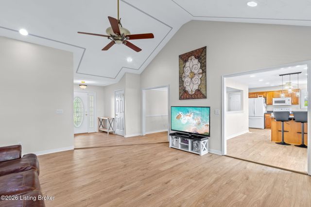 176 Mill Trace Ct, Shepherdsville, KY 40165