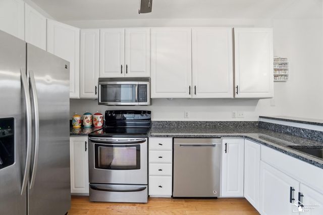 208 Beachwalk Trail, Luna Pier, MI 48157