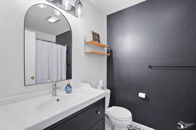 208 Beachwalk Trail, Luna Pier, MI 48157