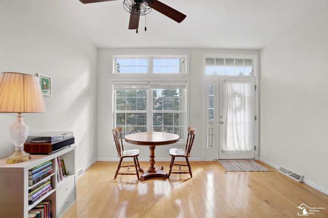 208 Beachwalk Trail, Luna Pier, MI 48157