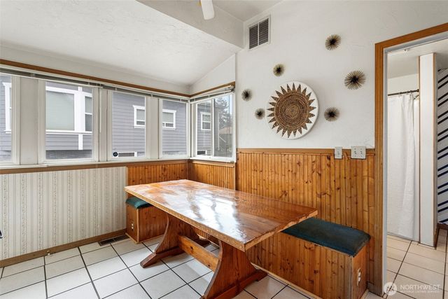 624 E Division Lane, Tacoma, WA 98404