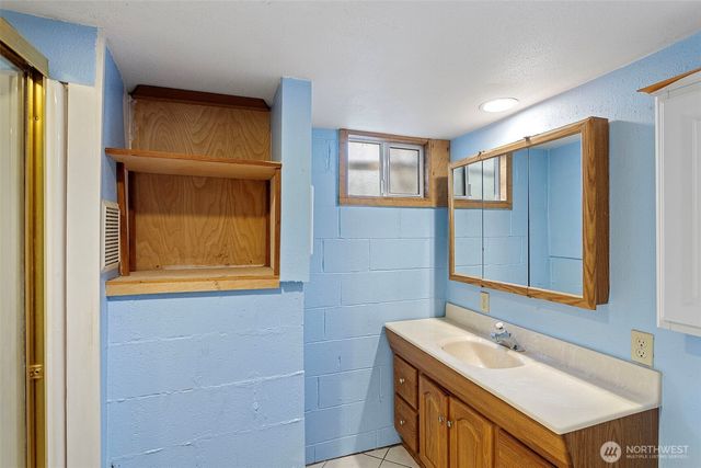 624 E Division Lane, Tacoma, WA 98404