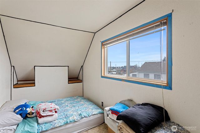 624 E Division Lane, Tacoma, WA 98404