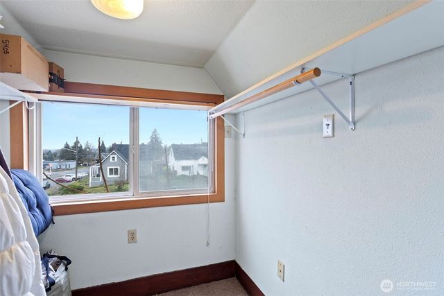 624 E Division Lane, Tacoma, WA 98404