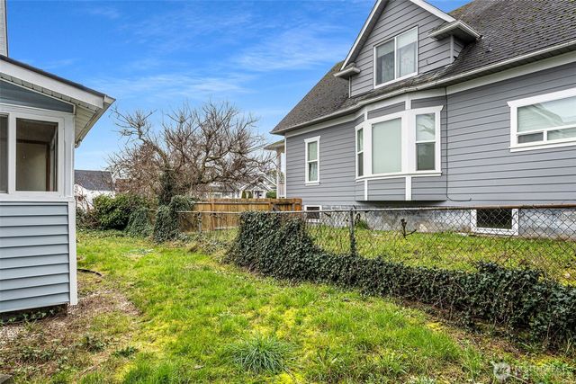 624 E Division Lane, Tacoma, WA 98404