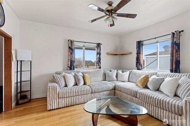 624 E Division Lane, Tacoma, WA 98404