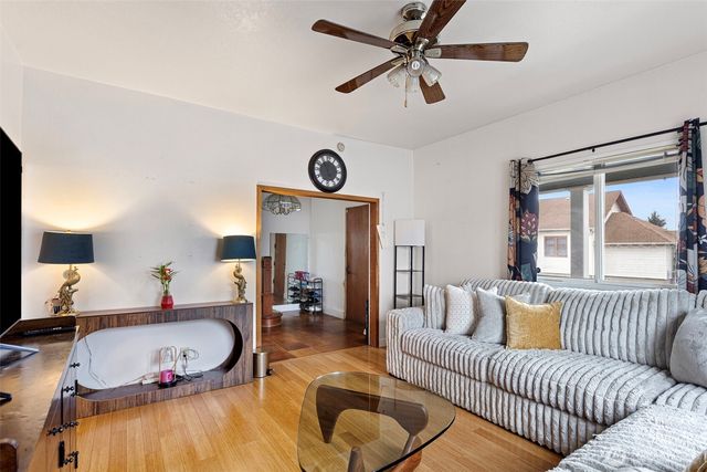 624 E Division Lane, Tacoma, WA 98404