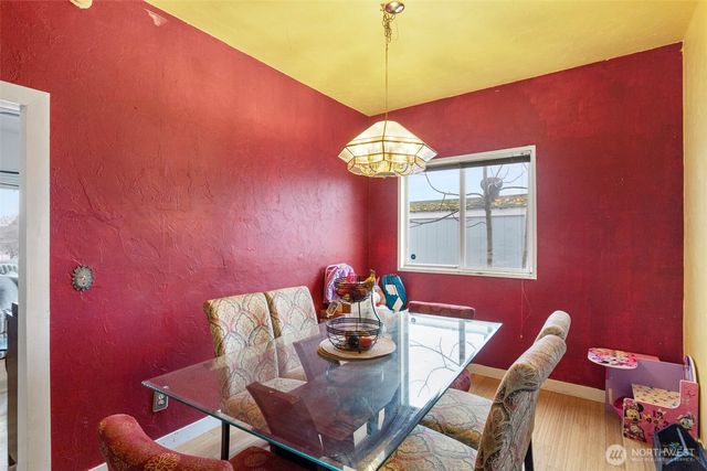 624 E Division Lane, Tacoma, WA 98404