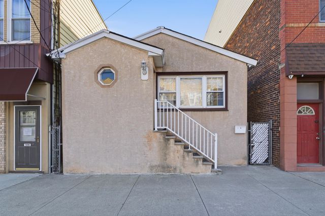 1094 AVENUE C, Bayonne, NJ 07002