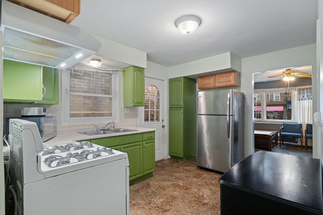 1094 AVENUE C, Bayonne, NJ 07002