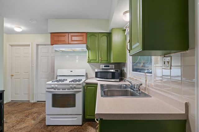 1094 AVENUE C, Bayonne, NJ 07002